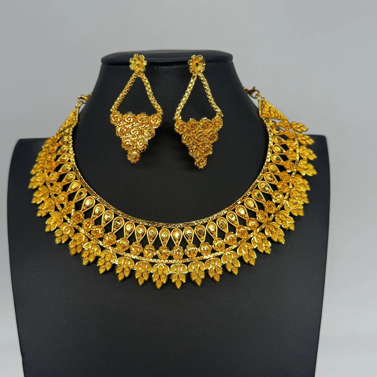 Hawaiian Gold Choker Jewelry Set